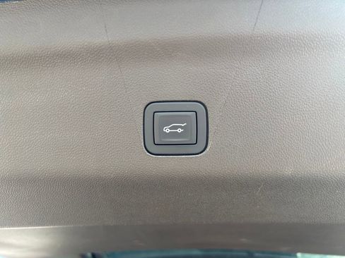 Used 2025 GMC Yukon Elevation AWD/4WD image 28