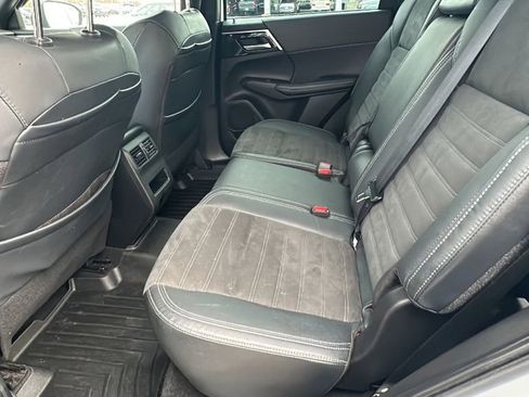 Used 2022 Mitsubishi Outlander SE image 15