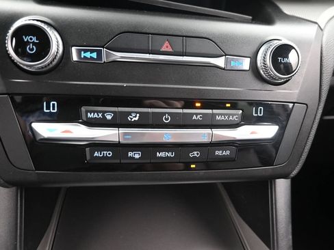 Used 2020 Ford Explorer XLT w/ Equipment Group 202A AWD/4WD image 20
