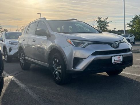 Used 2018 Toyota RAV4 LE image 2