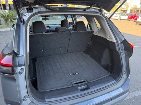 Used 2023 Nissan Rogue SV image 21