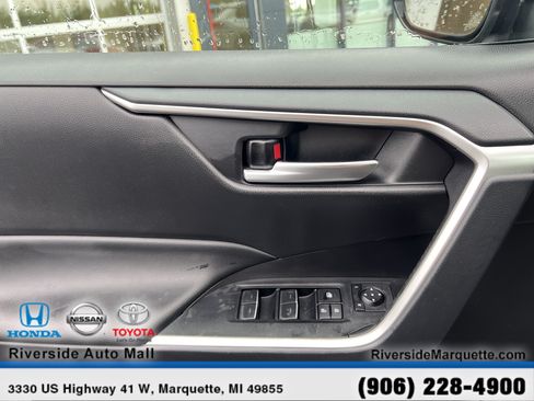 Used 2025 Toyota RAV4 XLE AWD/4WD image 23
