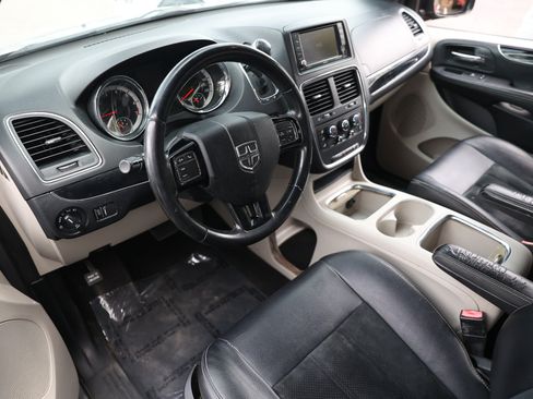 Used 2018 Dodge Grand Caravan SXT FWD image 6