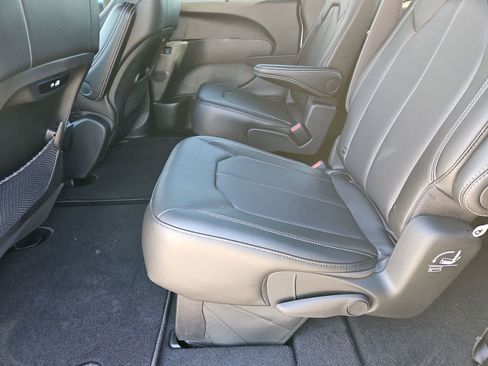 New 2026 Chrysler Pacifica Select image 19