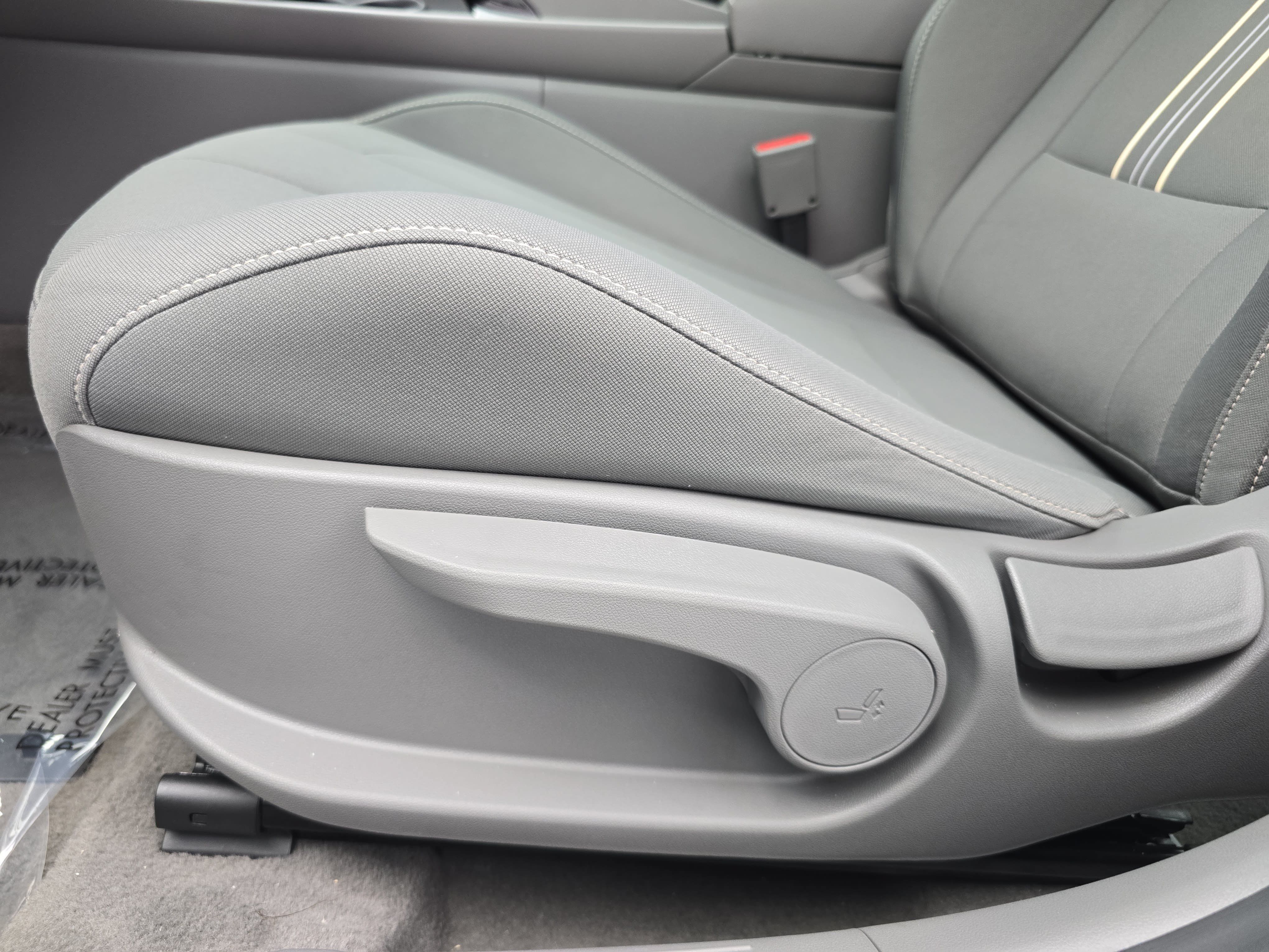 Used 2025 Hyundai Elantra SEL FWD image 28