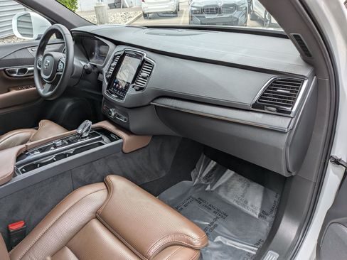 Used 2023 Volvo XC90 B6 Ultimate AWD/4WD image 32