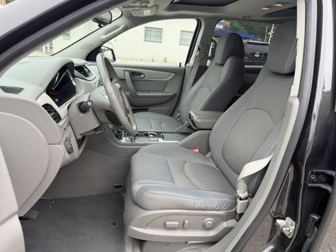 Used 2015 Chevrolet Traverse LT w/ Style and Technology Package FWD image 13