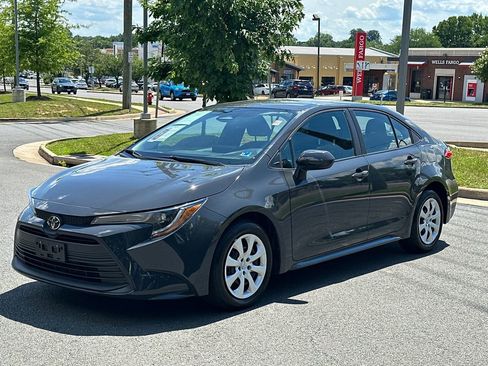 Used 2024 Toyota Corolla LE FWD image 2