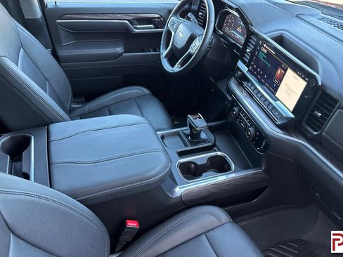 Certified 2025 Chevrolet Silverado 1500 LTZ AWD/4WD image 17