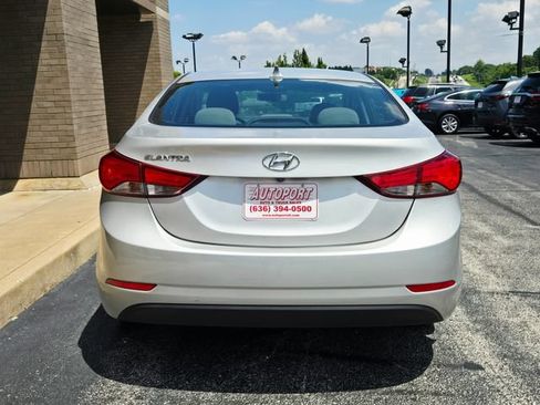 Used 2015 Hyundai Elantra SE w/ Option Group 02 FWD image 7