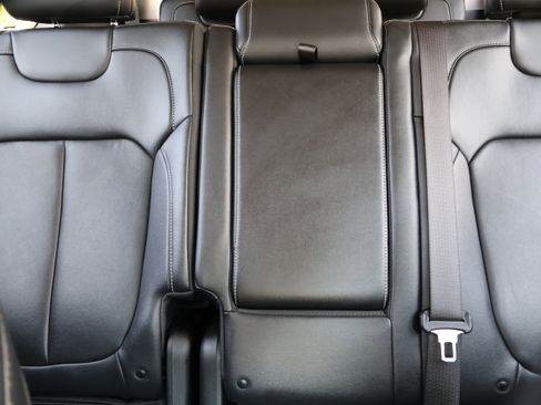 Used 2022 Jeep Grand Cherokee L Limited image 12