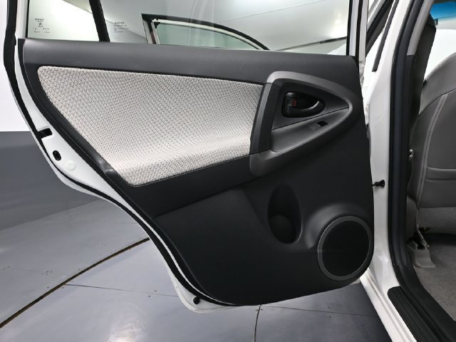 Used 2012 Toyota RAV4 EV FWD image 27