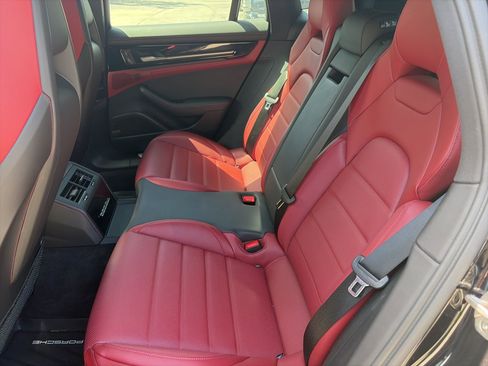 Used 2024 Porsche Panamera image 9