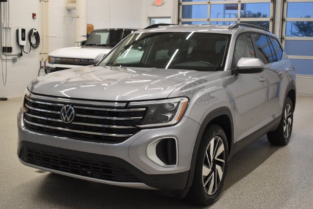 Used 2025 Volkswagen Atlas SE AWD/4WD image 9