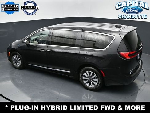 Used 2023 Chrysler Pacifica Limited FWD image 31