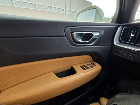 Used 2019 Volvo XC60 T8 Momentum w/ Premium Package AWD/4WD image 21