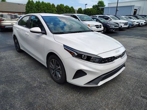 Used 2023 Kia Forte LXS FWD image 3