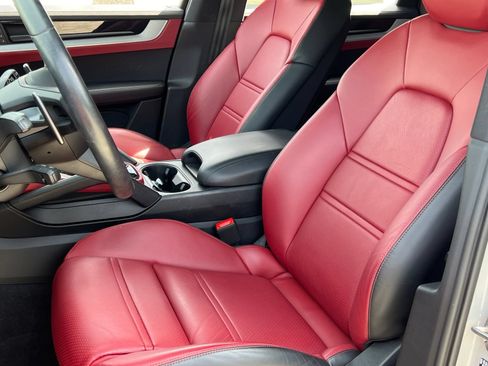 Certified 2024 Porsche Cayenne S AWD/4WD image 5