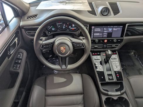 Used 2025 Porsche Macan image 26