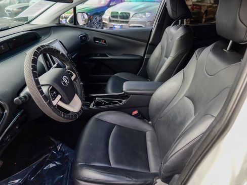 Used 2017 Toyota Prius Prime Premium image 20