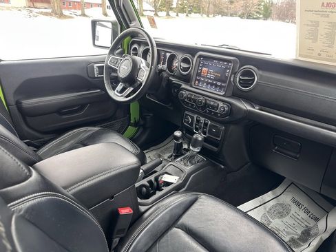 Used 2018 Jeep Wrangler Unlimited Sahara image 35