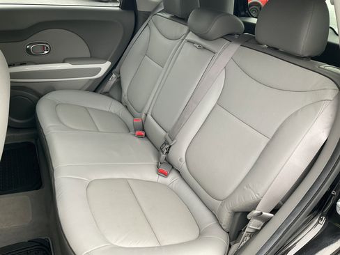 Used 2018 Kia Soul EV + w/ Sun & Fun Package image 40