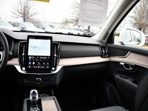 Certified 2025 Volvo XC90 B6 Plus image 18