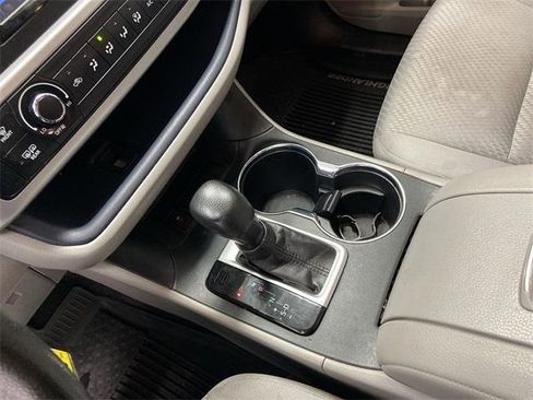 Used 2019 Toyota Highlander LE image 29