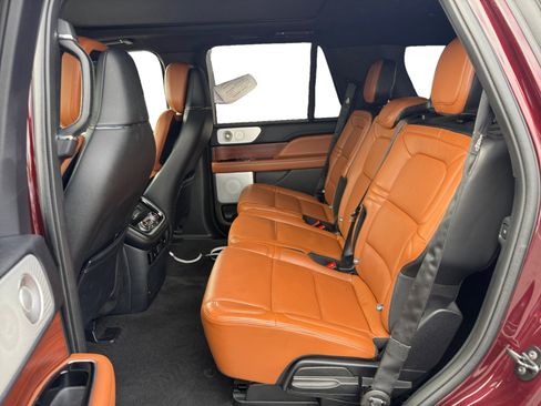 Used 2021 Lincoln Navigator Reserve w/ Luxury Package AWD/4WD image 16
