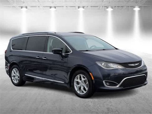Used 2018 Chrysler Pacifica Touring-L Plus w/ Tire & Wheel Group image 2