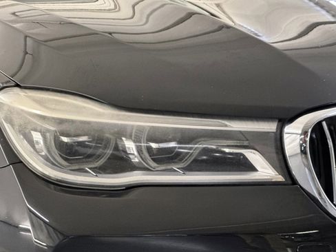Used 2017 BMW 750i RWD image 11