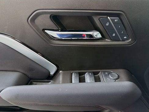 Used 2024 Chevrolet Colorado Z71 w/ Z71 Convenience Package 2 image 18