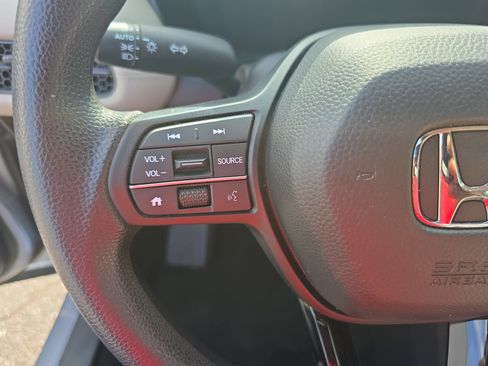 Used 2023 Honda HR-V LX image 17