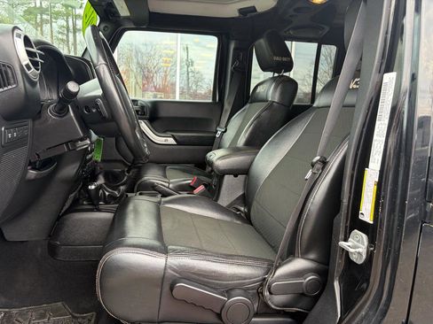 Used 2012 Jeep Wrangler Unlimited Rubicon AWD/4WD image 24