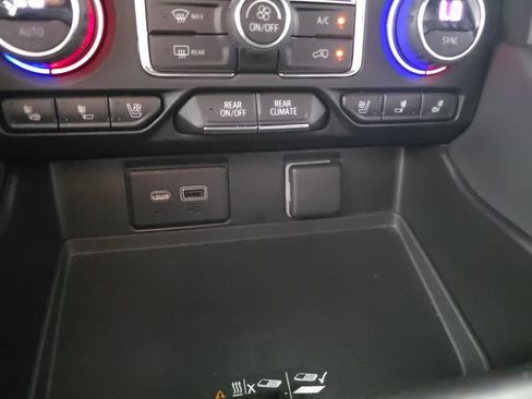 Used 2022 Chevrolet Suburban High Country AWD/4WD image 21
