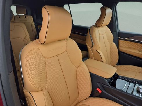 New 2025 Jeep Grand Cherokee L Summit w/ MOPAR Finishing Package AWD/4WD image 32