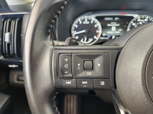 Used 2025 Nissan Pathfinder SV AWD/4WD image 28
