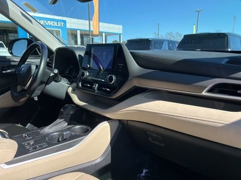 Used 2023 Toyota Highlander XLE image 35