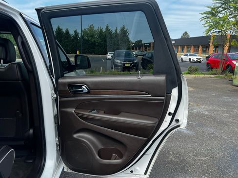 Used 2019 Jeep Grand Cherokee Overland image 24