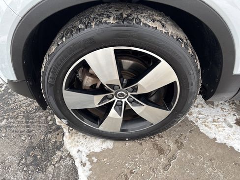 Used 2020 Volvo XC40 T5 Momentum w/ Protection Package Premier image 13