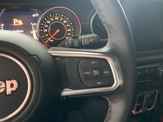 Used 2018 Jeep Wrangler Unlimited Sahara AWD/4WD image 15