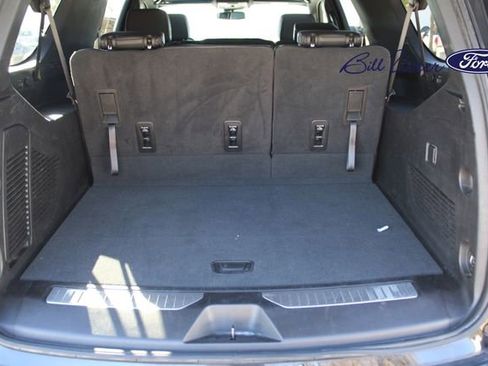 Used 2023 Chevrolet Suburban RST image 10