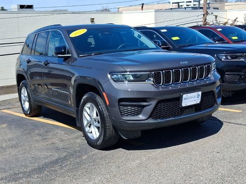 Certified 2023 Jeep Grand Cherokee Laredo X AWD/4WD image 2