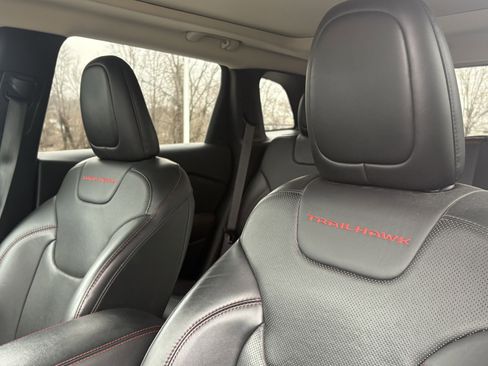 Used 2018 Jeep Cherokee Trailhawk w/ Quick Order Package 27L AWD/4WD image 18