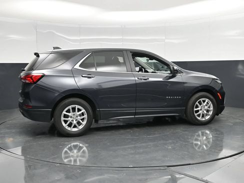 Used 2022 Chevrolet Equinox LT FWD image 2