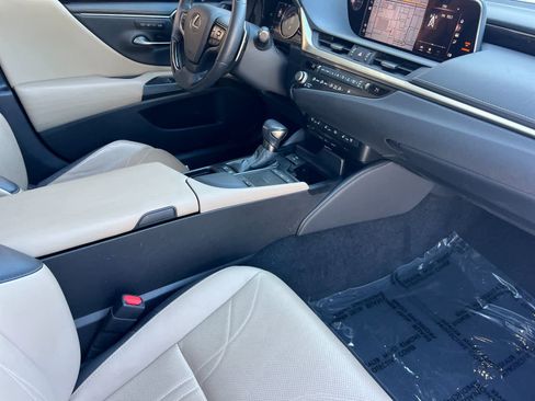 Used 2021 Lexus ES 300h Luxury w/ Accessory Package 2 image 18