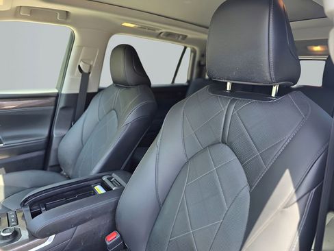Used 2021 Toyota Highlander Platinum AWD/4WD image 9