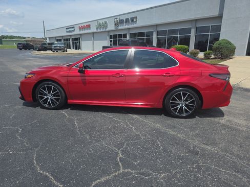 Used 2021 Toyota Camry SE FWD image 9