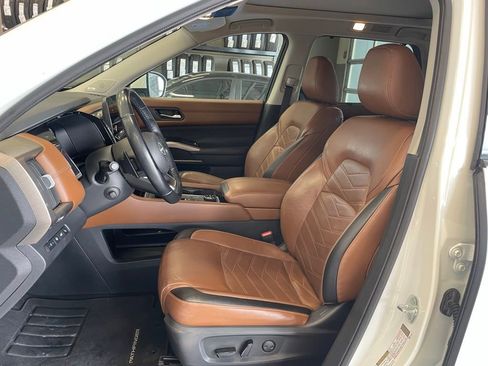 Certified 2023 Nissan Pathfinder Platinum w/ Cargo Package AWD/4WD image 11