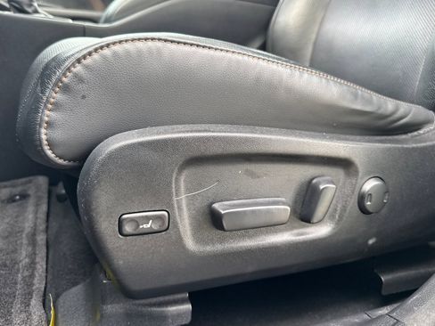 Used 2018 Toyota Highlander Limited w/ Carpet Mat Package (TMS) image 14